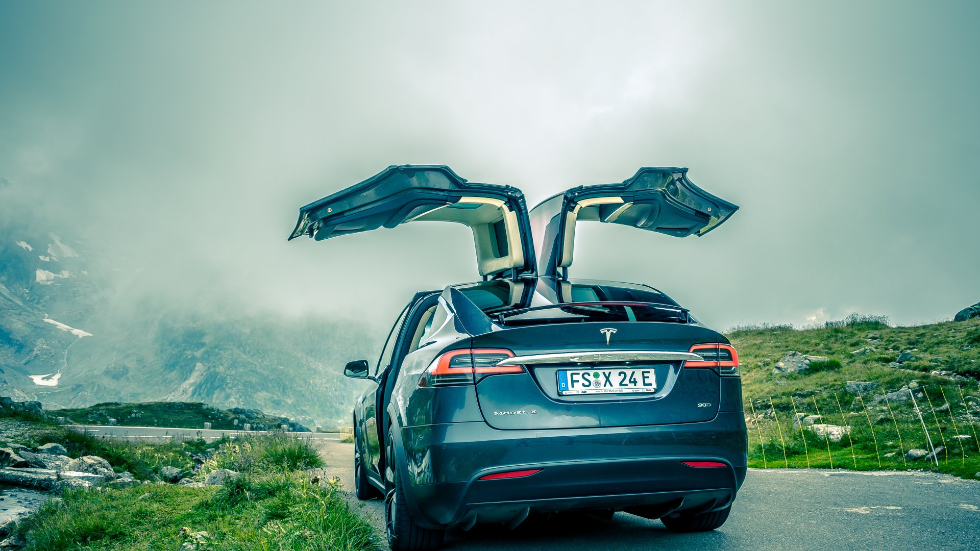 Szinte felboríthatatlan autó a Tesla Model X Lehet egy SUV felboríthatatlan autó?